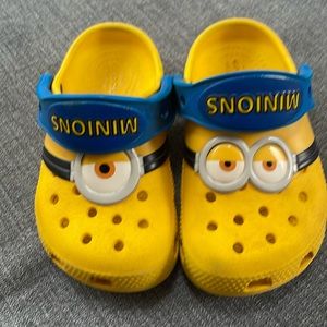 Crocs Minion size C8